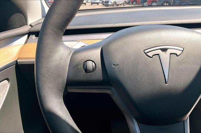 2022 Tesla Model Y Long Range Dual Motor All-Wheel Drive
