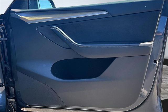 2022 Tesla Model Y Long Range Dual Motor All-Wheel Drive
