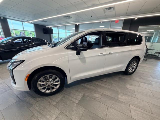 2027 Chrysler Pacifica PACIFICA SELECT AWD