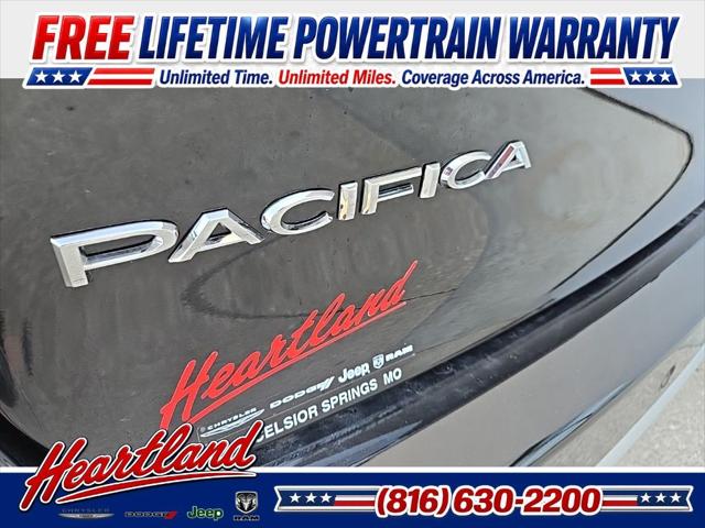 2027 Chrysler Pacifica Select