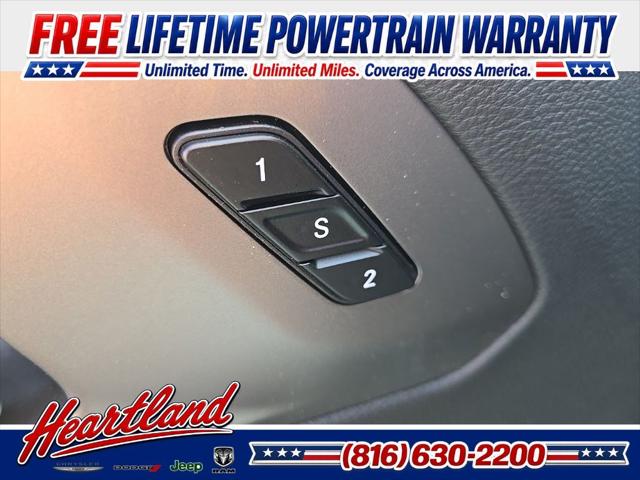 2027 Chrysler Pacifica Select