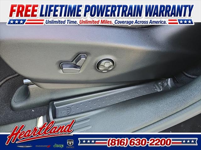 2027 Chrysler Pacifica Select