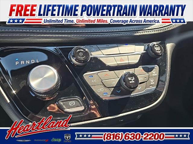 2027 Chrysler Pacifica Select