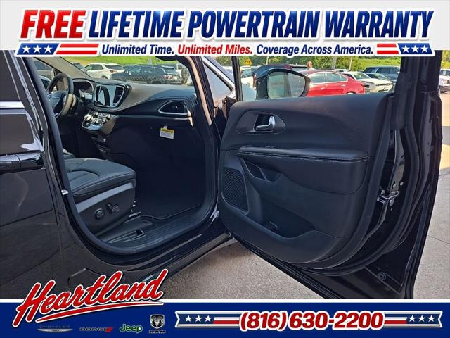2027 Chrysler Pacifica Select