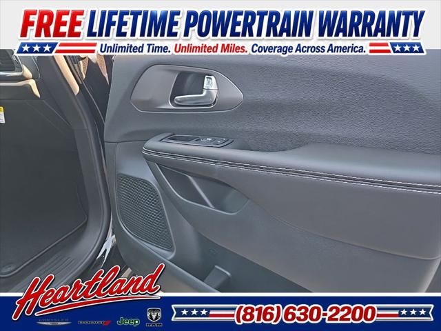 2027 Chrysler Pacifica Select