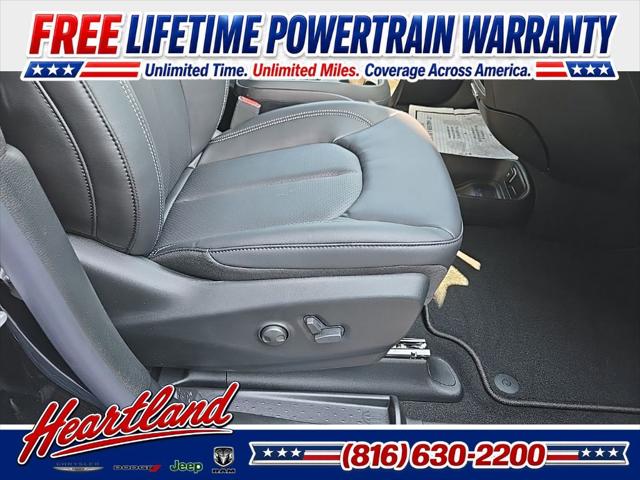 2027 Chrysler Pacifica Select