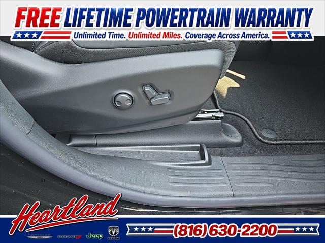 2027 Chrysler Pacifica Select