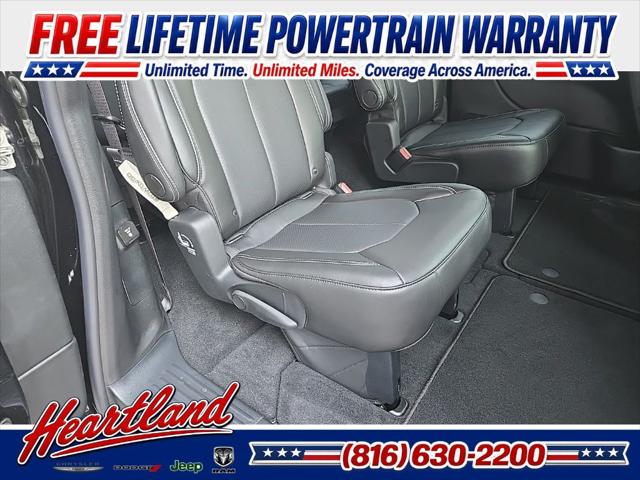 2027 Chrysler Pacifica Select