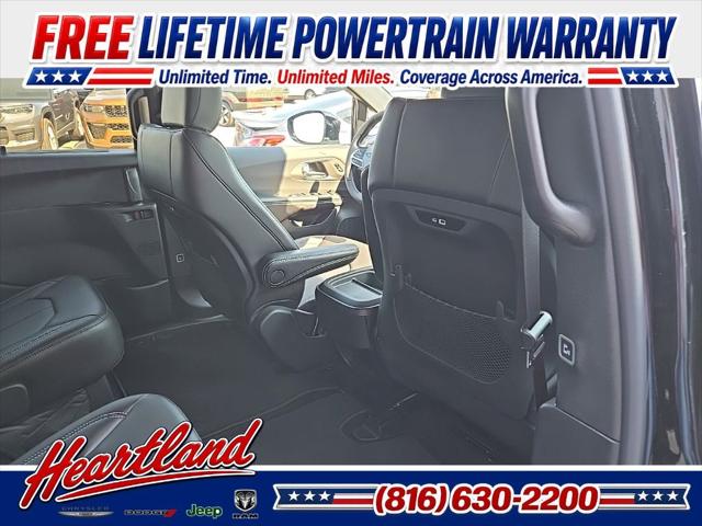 2027 Chrysler Pacifica Select