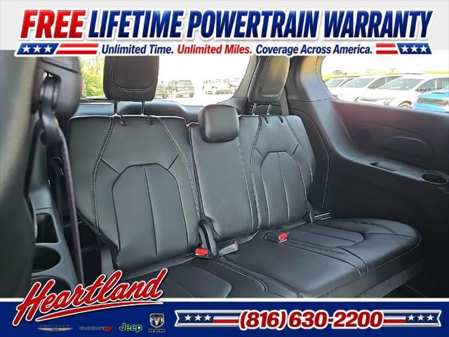 2027 Chrysler Pacifica Select
