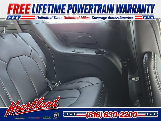 2027 Chrysler Pacifica Select