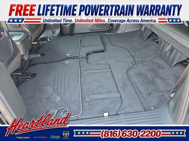 2027 Chrysler Pacifica Select