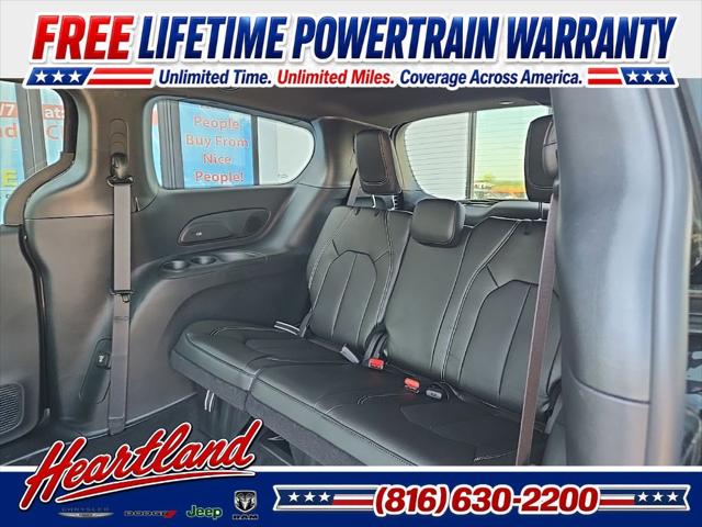 2027 Chrysler Pacifica Select