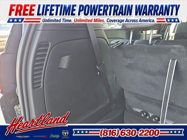 2027 Chrysler Pacifica Select