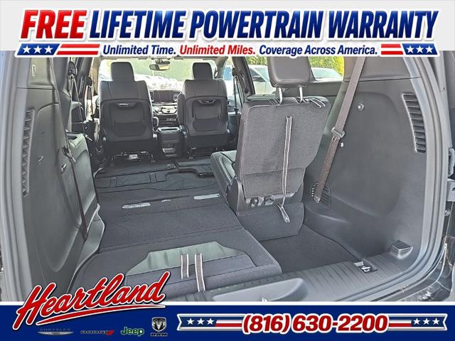 2027 Chrysler Pacifica Select