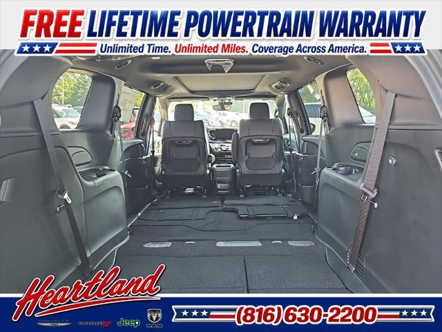 2027 Chrysler Pacifica Select