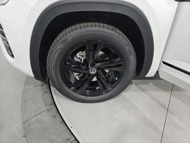 2026 Volkswagen Atlas Cross Sport SEL R-Line Black