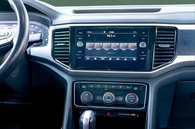 2023 Volkswagen Atlas Cross Sport 3.6L V6 SEL Premium R-Line