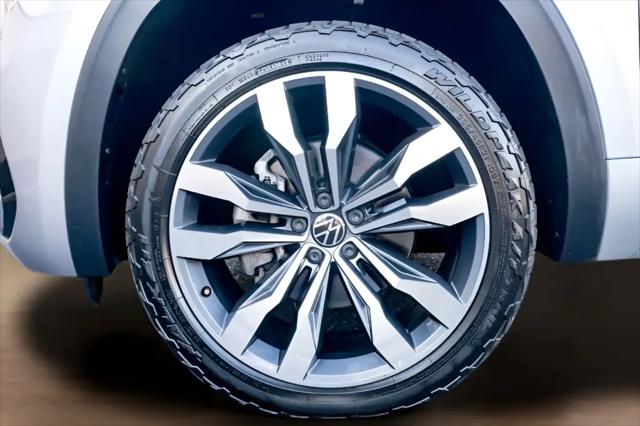 2023 Volkswagen Atlas Cross Sport 3.6L V6 SEL Premium R-Line
