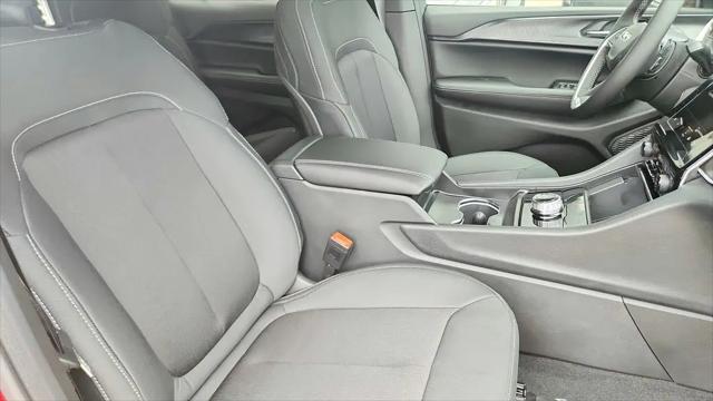 2026 Jeep Grand Cherokee L Altitude 4x2