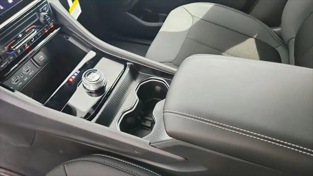 2026 Jeep Grand Cherokee Laredo 4x2
