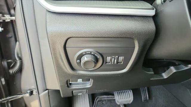 2026 Jeep Grand Cherokee Laredo 4x2