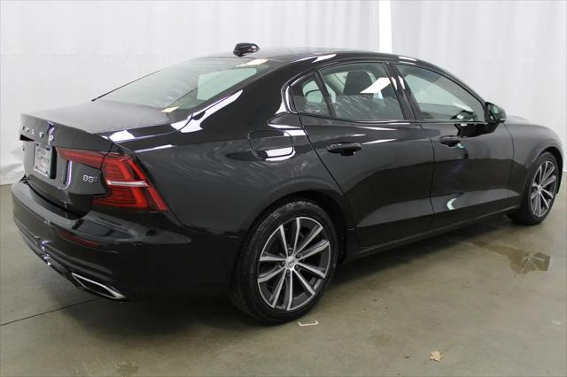 2022 Volvo S60 B5 Momentum