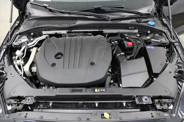 2022 Volvo S60 B5 Momentum