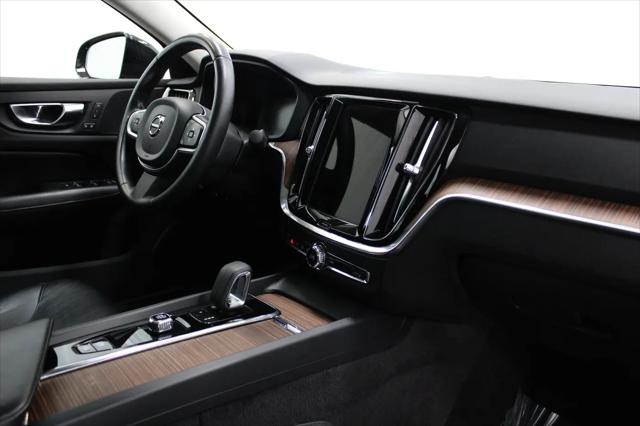 2022 Volvo S60 B5 Momentum