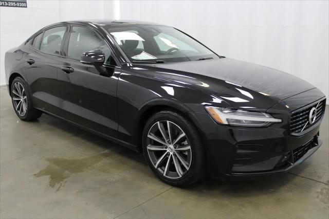 2022 Volvo S60 B5 Momentum