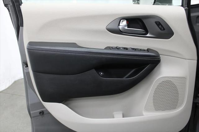 2022 Chrysler Pacifica Hybrid Touring L