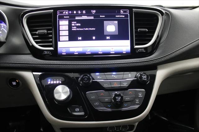 2022 Chrysler Pacifica Hybrid Touring L