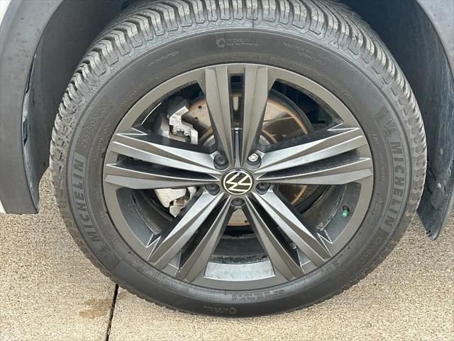 2022 Volkswagen Atlas Cross Sport 2.0T SEL R-Line