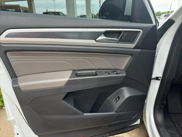2022 Volkswagen Atlas Cross Sport 2.0T SEL R-Line
