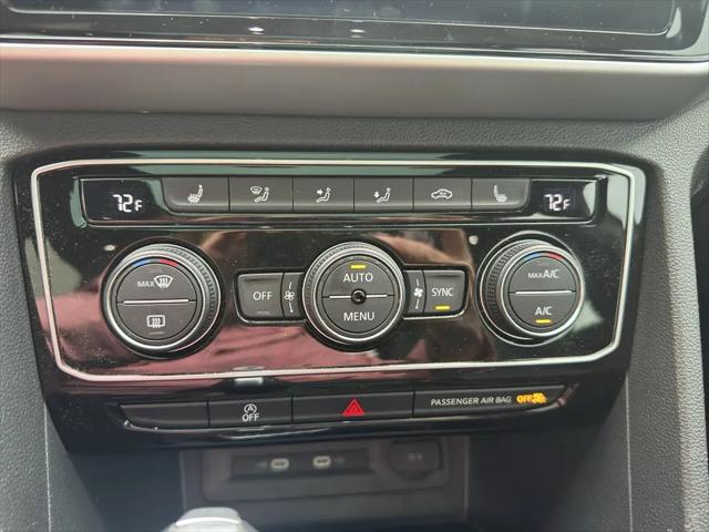 2022 Volkswagen Atlas Cross Sport 2.0T SEL R-Line
