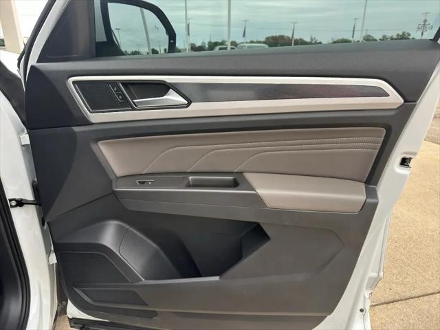 2022 Volkswagen Atlas Cross Sport 2.0T SEL R-Line