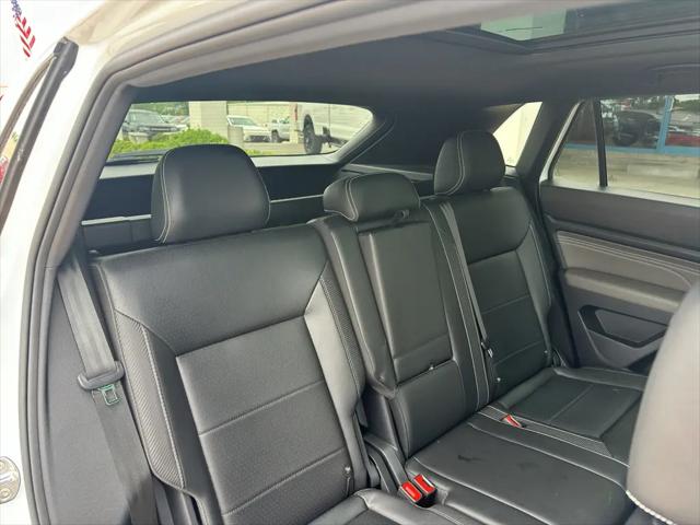 2022 Volkswagen Atlas Cross Sport 2.0T SEL R-Line