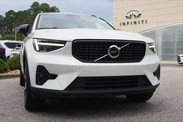 2023 Volvo XC40 B5 Plus Dark Theme