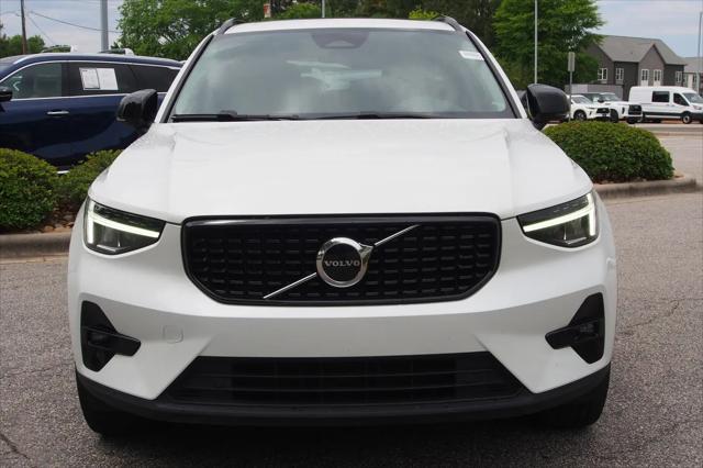 2023 Volvo XC40 B5 Plus Dark Theme