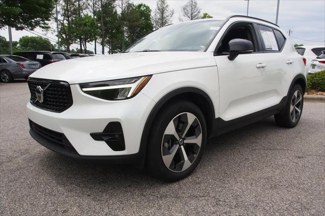 2023 Volvo XC40 B5 Plus Dark Theme