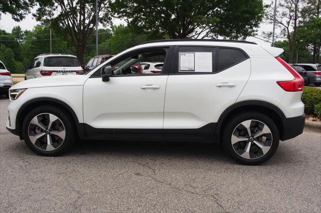 2023 Volvo XC40 B5 Plus Dark Theme