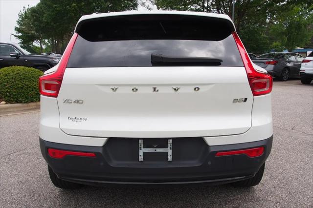 2023 Volvo XC40 B5 Plus Dark Theme