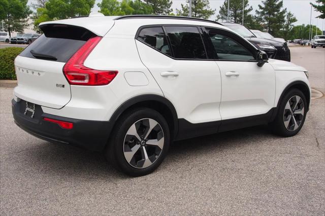 2023 Volvo XC40 B5 Plus Dark Theme