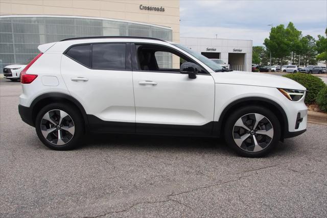 2023 Volvo XC40 B5 Plus Dark Theme