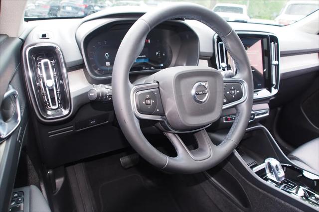 2023 Volvo XC40 B5 Plus Dark Theme