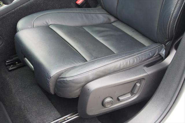 2023 Volvo XC40 B5 Plus Dark Theme
