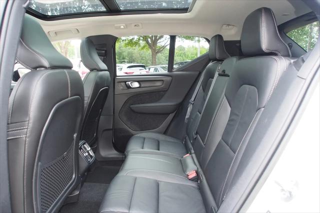 2023 Volvo XC40 B5 Plus Dark Theme