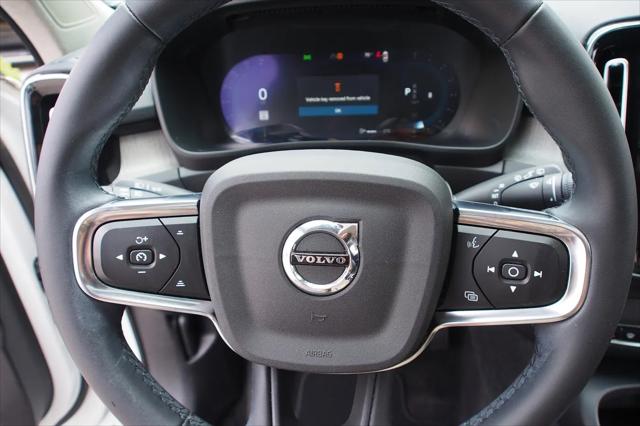 2023 Volvo XC40 B5 Plus Dark Theme