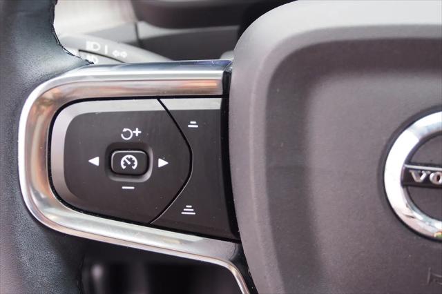 2023 Volvo XC40 B5 Plus Dark Theme