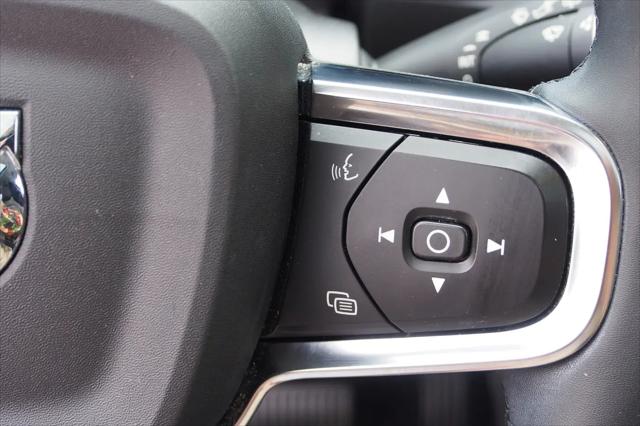 2023 Volvo XC40 B5 Plus Dark Theme